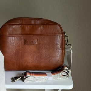 Kindly camera bag with extra strap